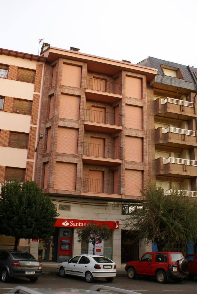 Imagen de Edificio de viviendas, local y garaje